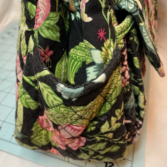 ๐ Vera Bradley Large Floral Shoulder Bag with Adjustable Strap. ๐ - Picture 7 of 13